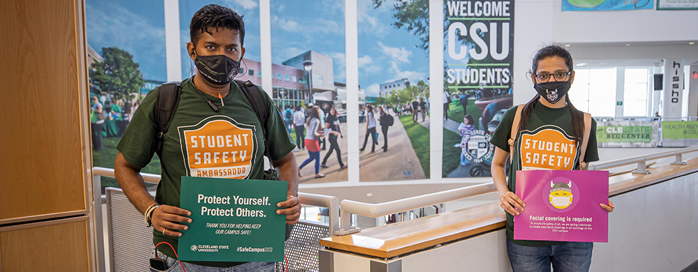 Cleveland State University Student Safety Ambassadors practicing physical distancing