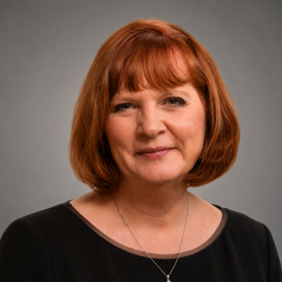 Lynda Arth headshot