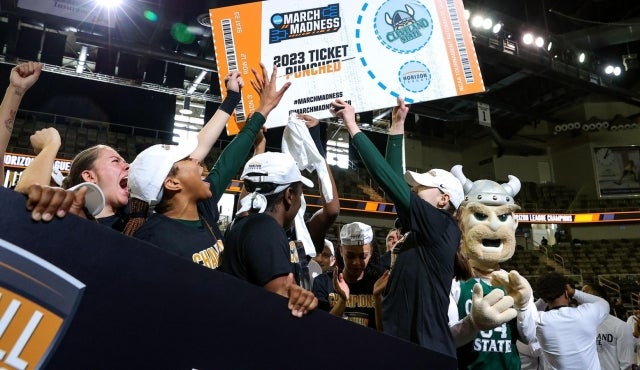 Women's B-ball Vikings off to the Big Dance