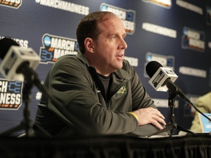 Women’s Basketball Head Coach Chris Kielsmeier Agrees to Contract Extension Through 2027-28 Season