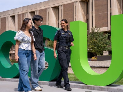 Chief Pettrey with Students at the CSU Sign